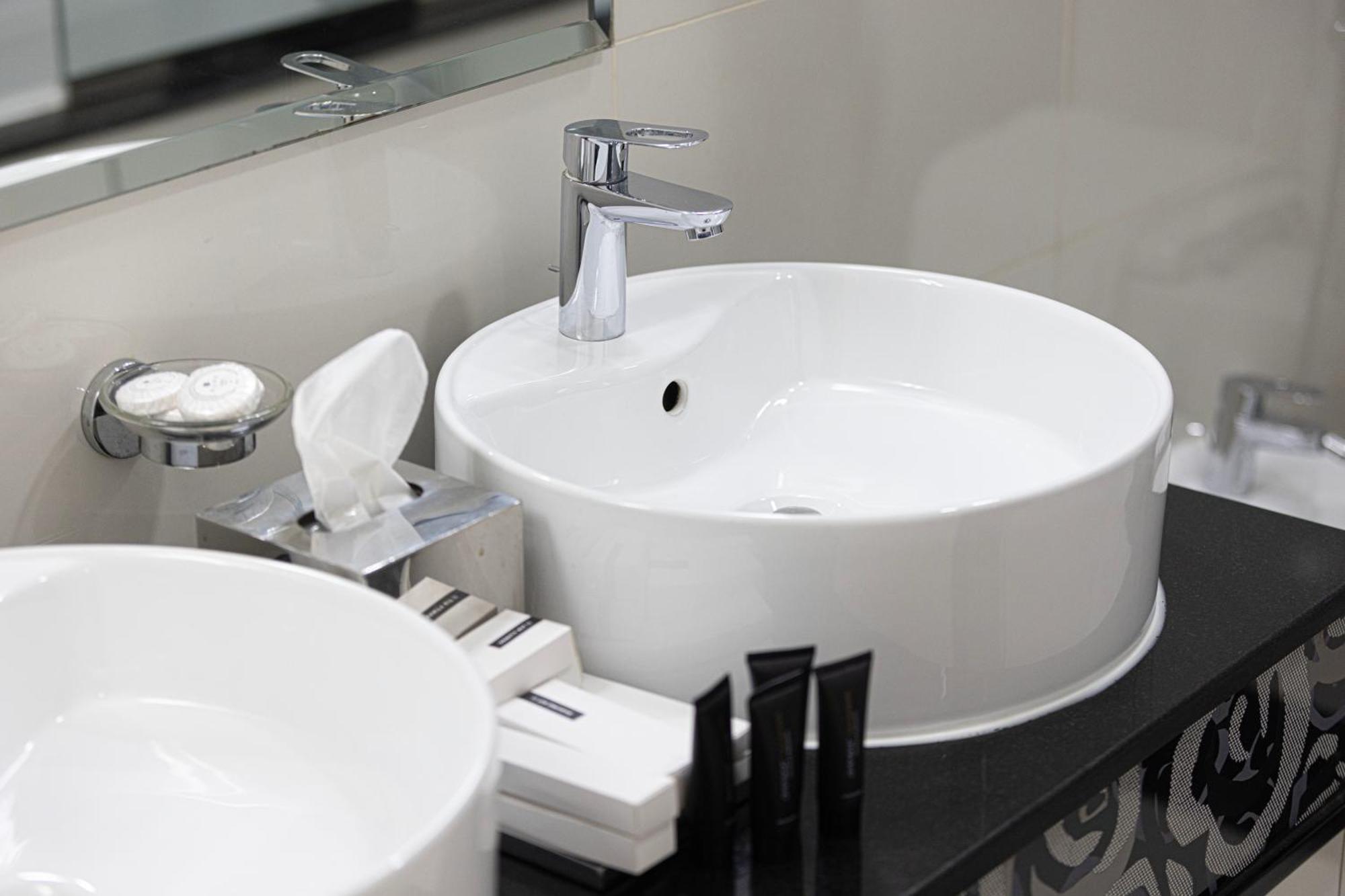 Damac Maison Mall Street 2 Bedroom Deluxe Upgraded With 1 Minute Walk To Mall Dubai